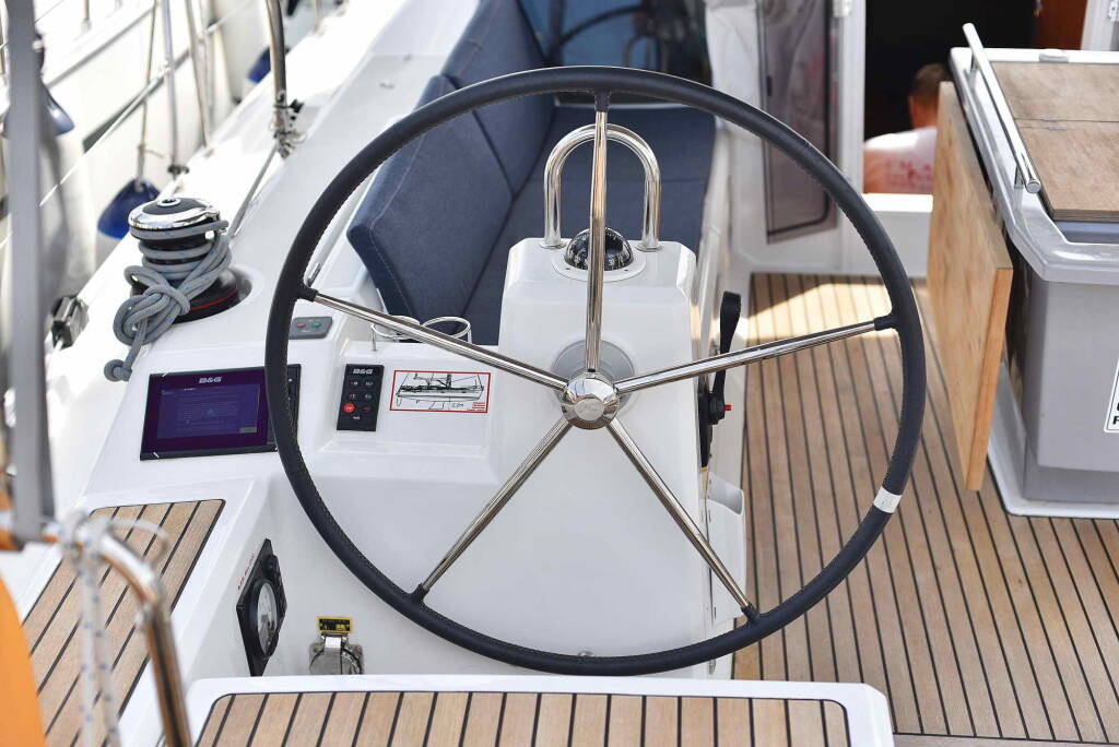 Sailing yacht Oceanis 41.1 Seven