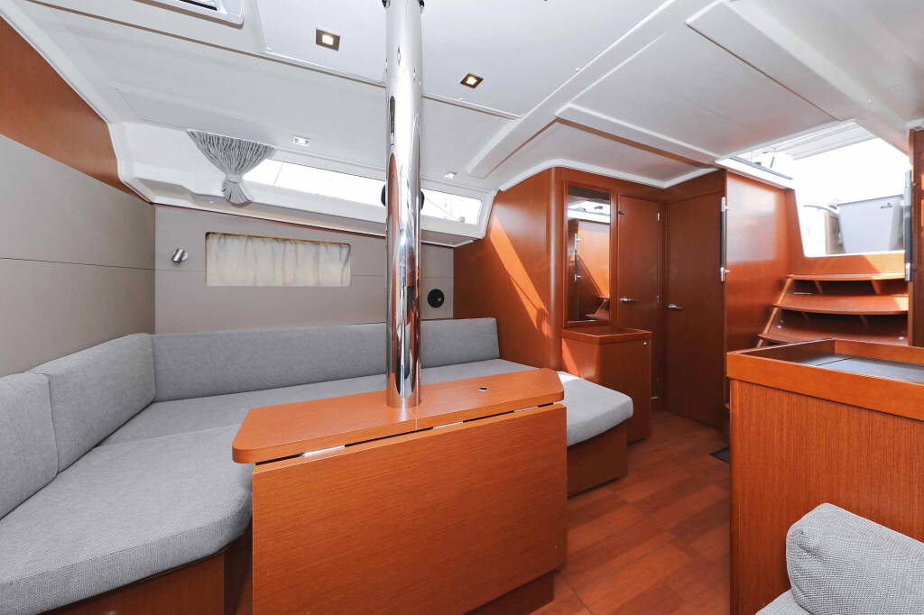 Sailing yacht Oceanis 41.1 Seven