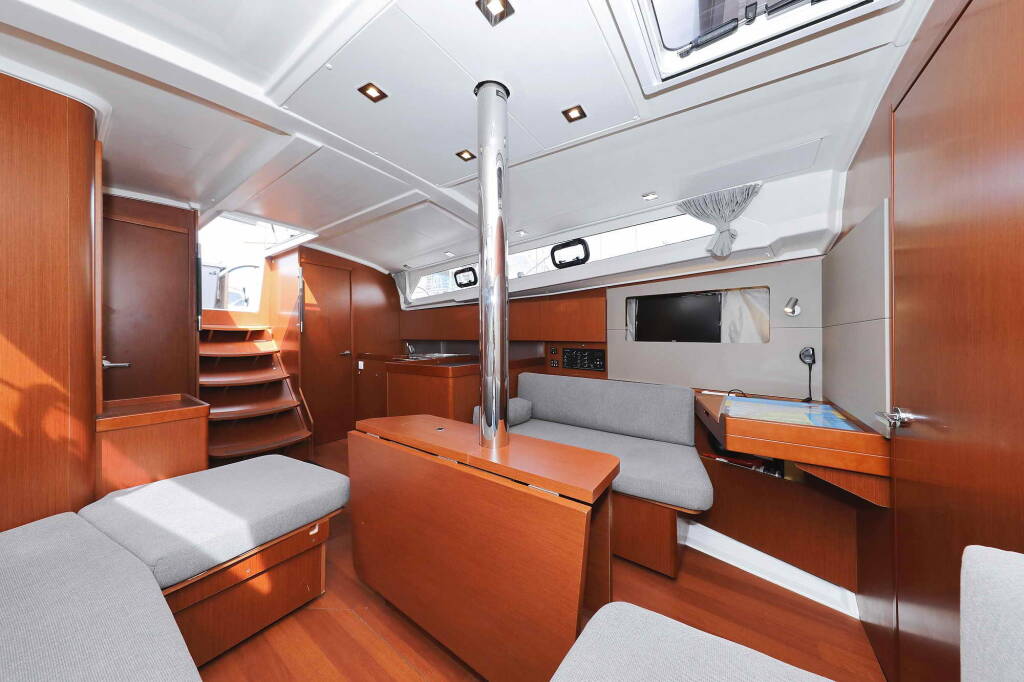 Sailing yacht Oceanis 41.1 Seven