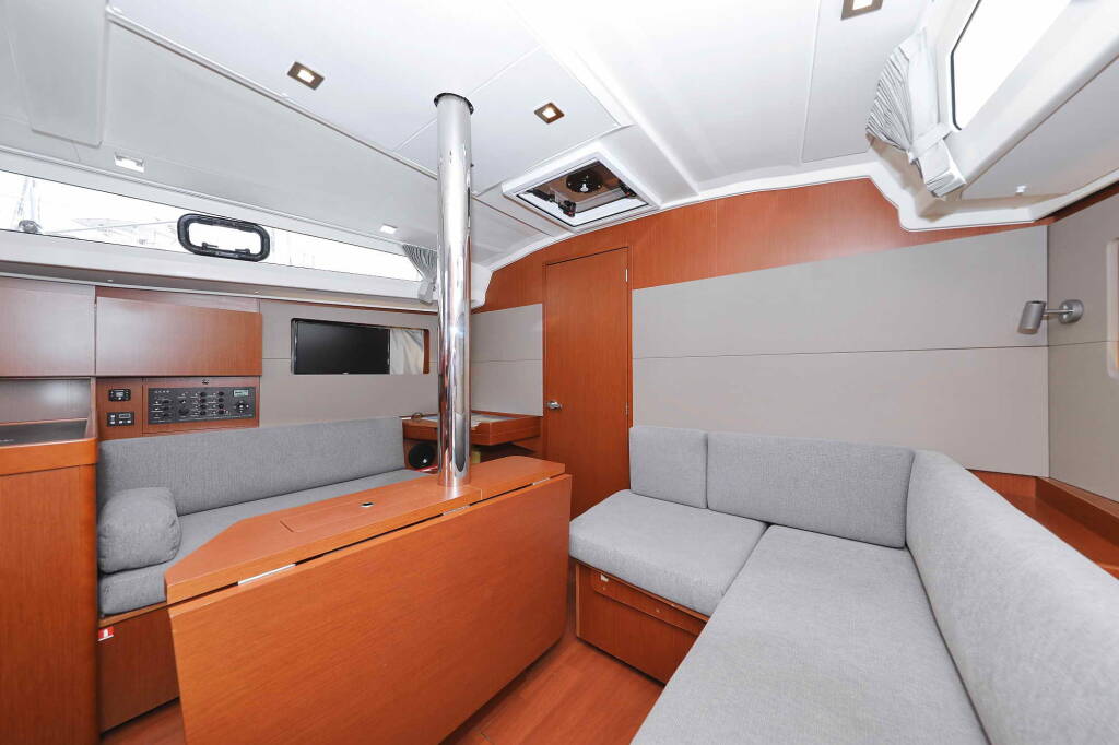 Sailing yacht Oceanis 41.1 Seven