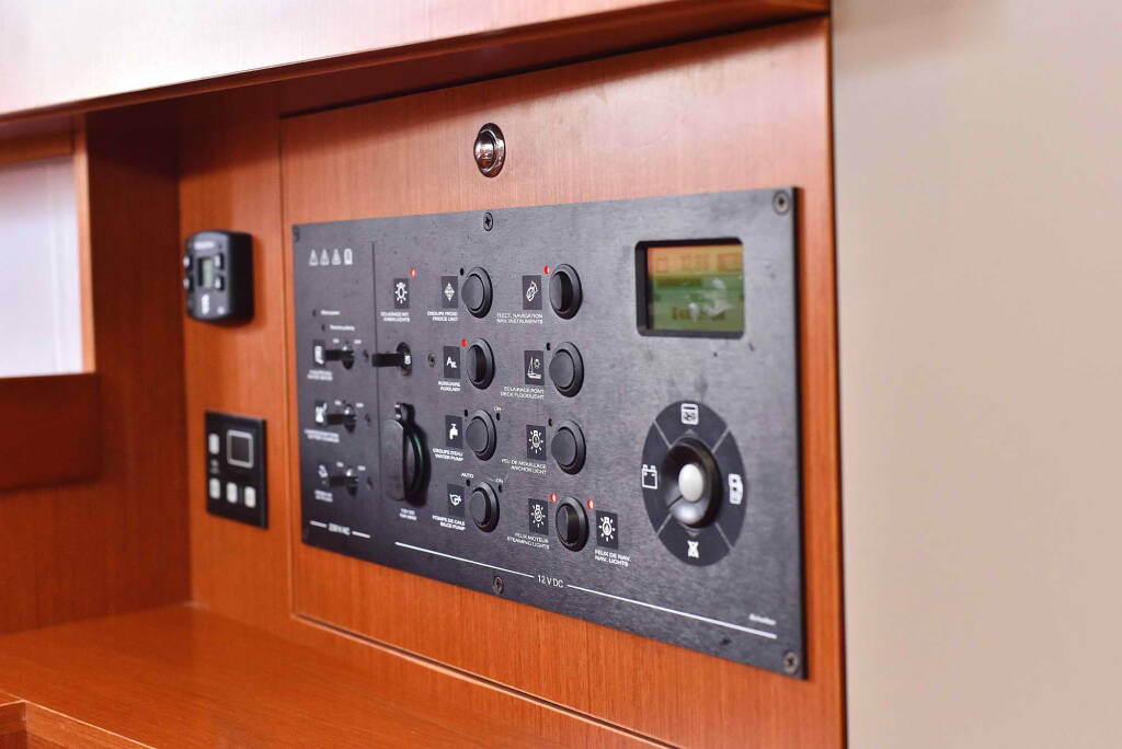 Sailing yacht Oceanis 41.1 Seven