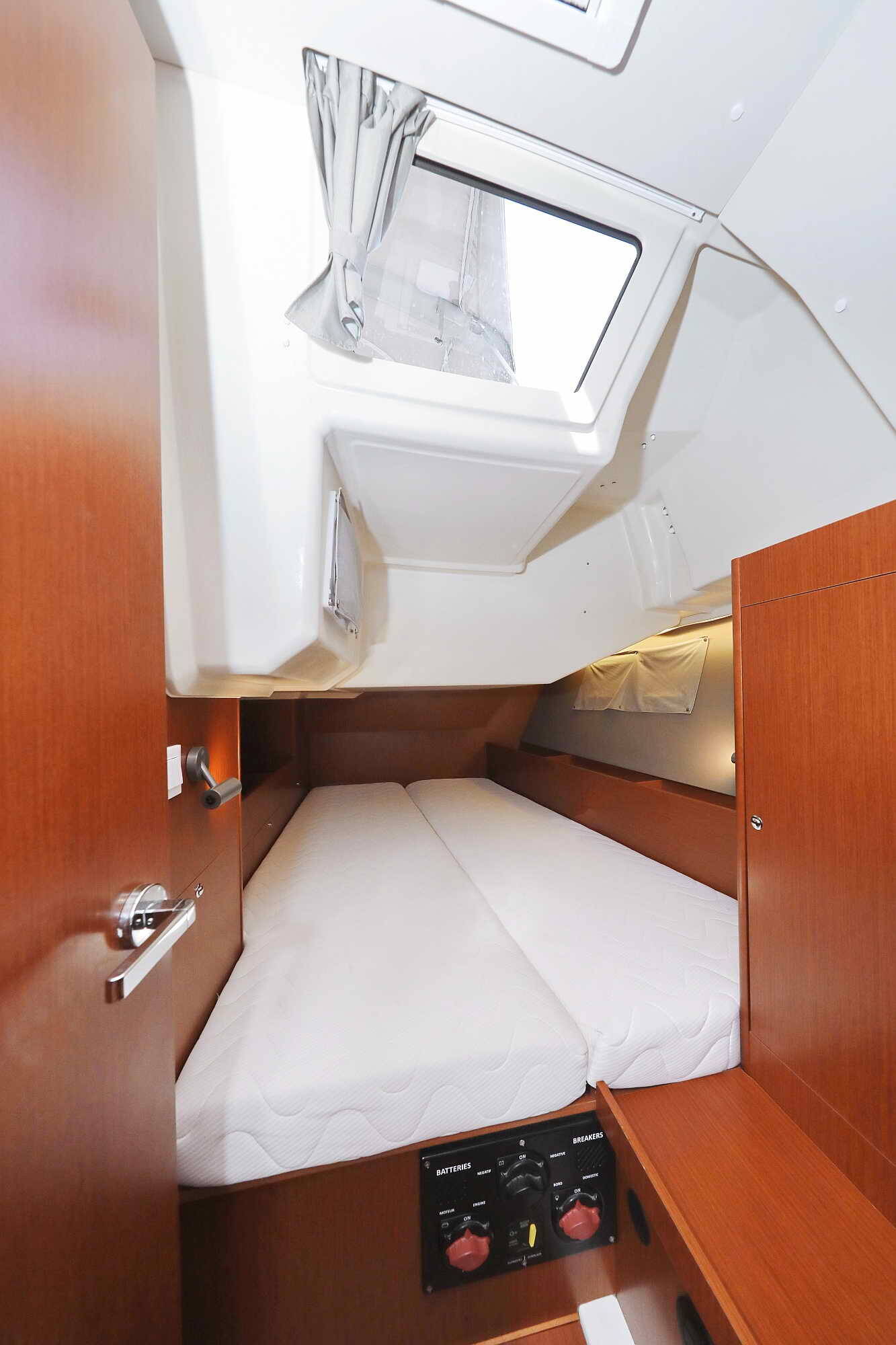 Sailing yacht Oceanis 41.1 Seven