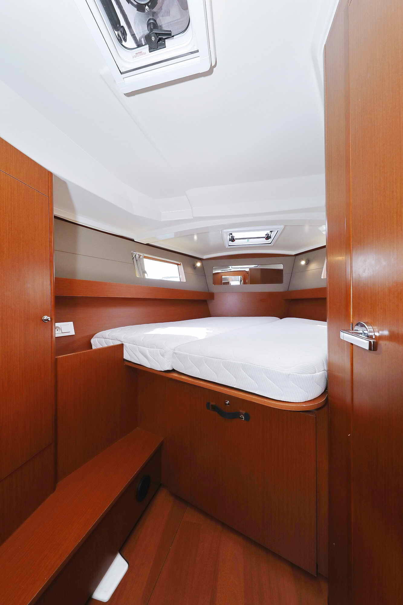 Sailing yacht Oceanis 41.1 Seven