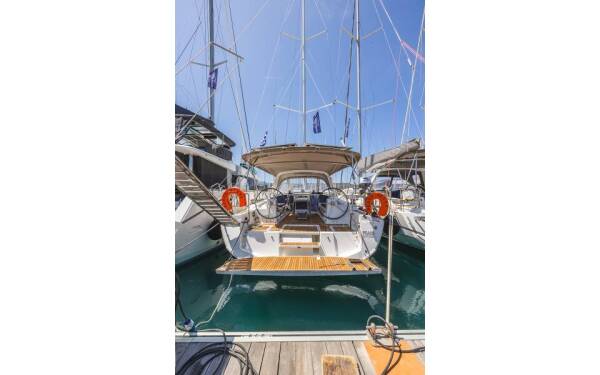 Oceanis 41.1 Peace Lefkas main port