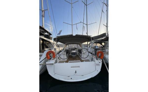 Oceanis 41.1 Peace Lefkas main port