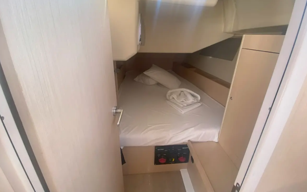 Sailing yacht Oceanis 41.1 