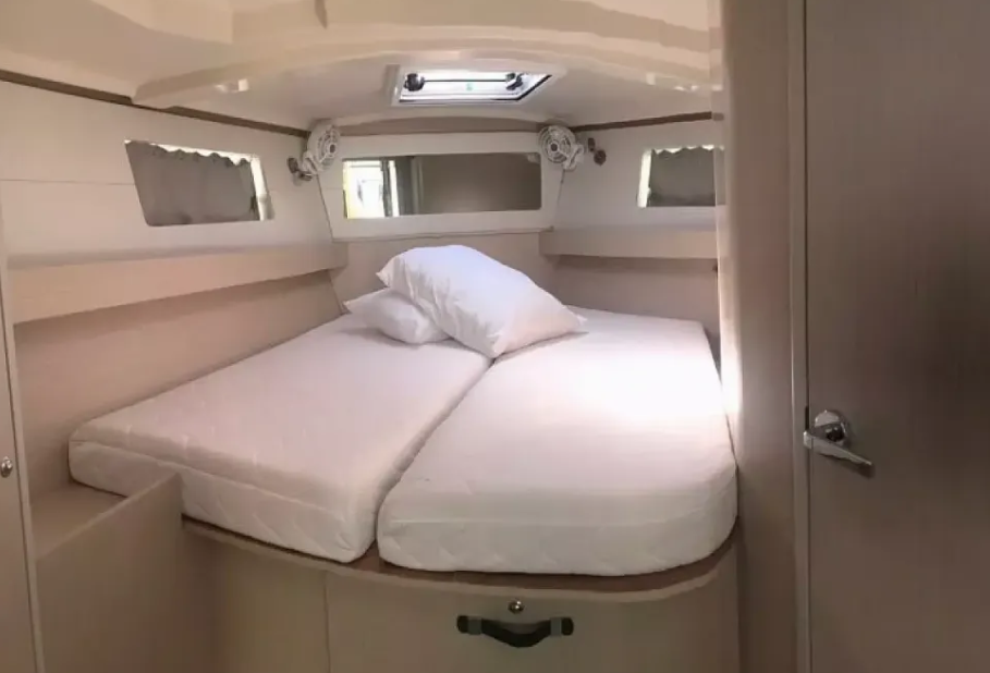 Sailing yacht Oceanis 41.1 