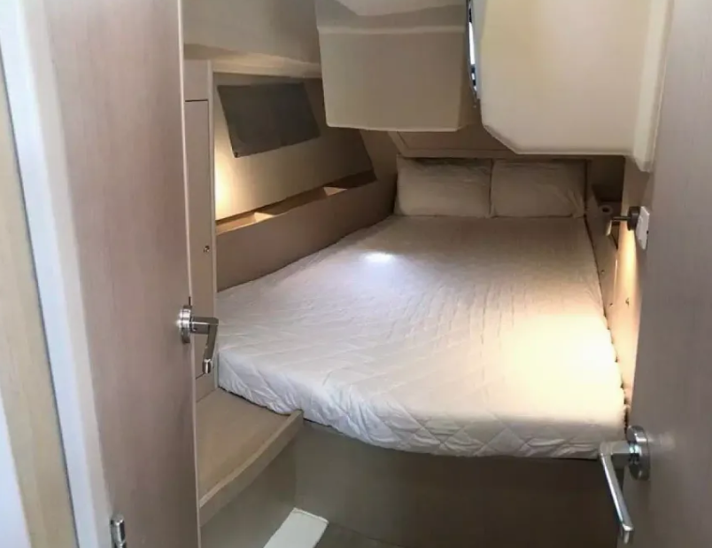 Sailing yacht Oceanis 41.1 