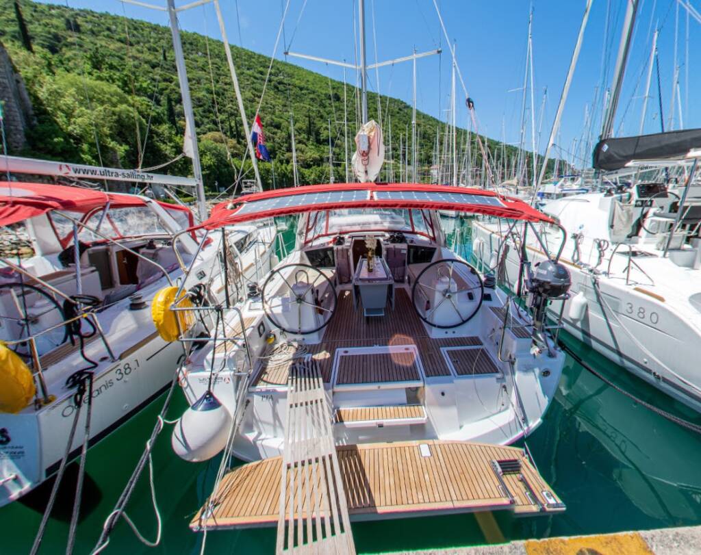 Sailing yacht Oceanis 41.1 Pia