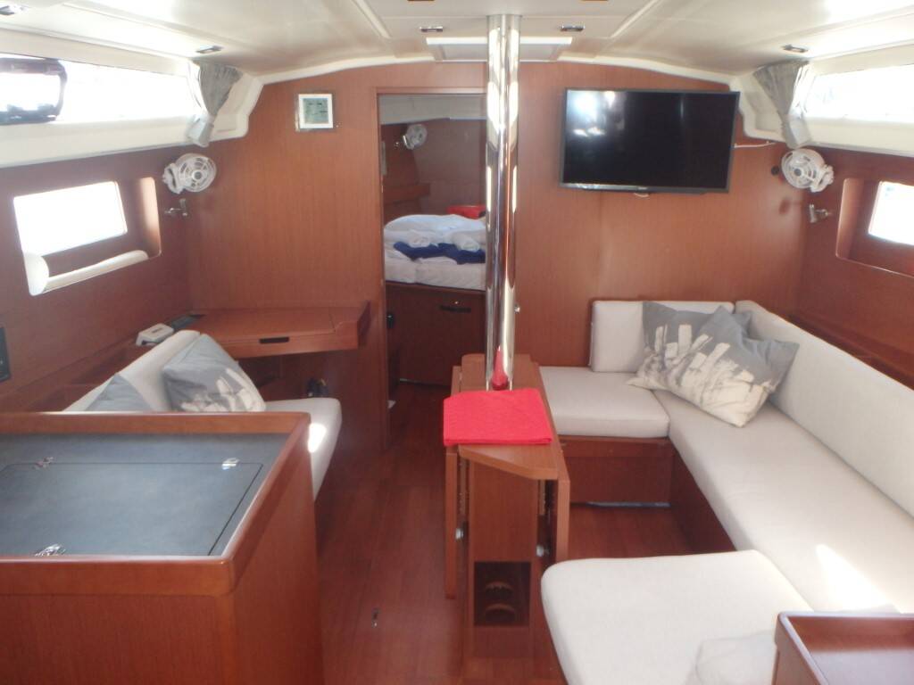 Sailing yacht Oceanis 41.1 Pia