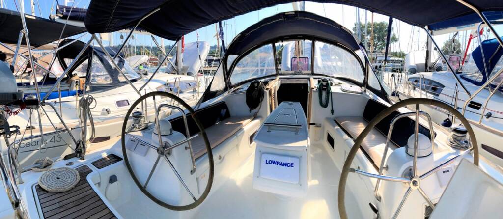 Sailing yacht Oceanis 43 Whisper