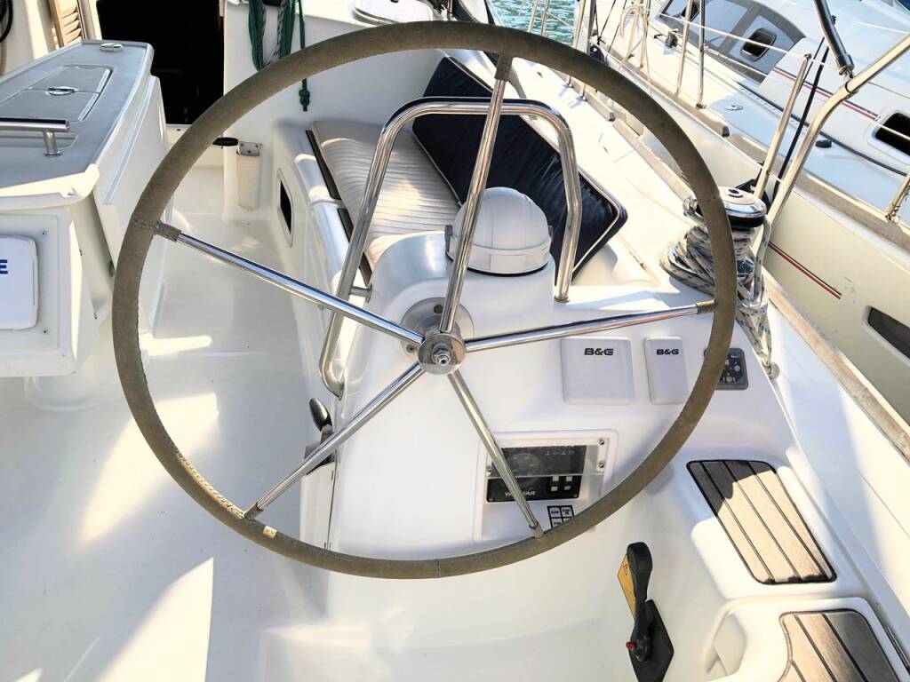 Sailing yacht Oceanis 43 Whisper