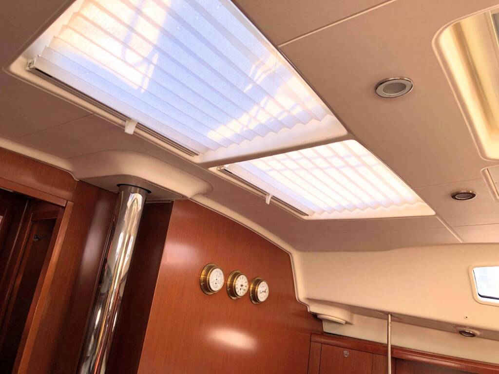 Sailing yacht Oceanis 43 Whisper