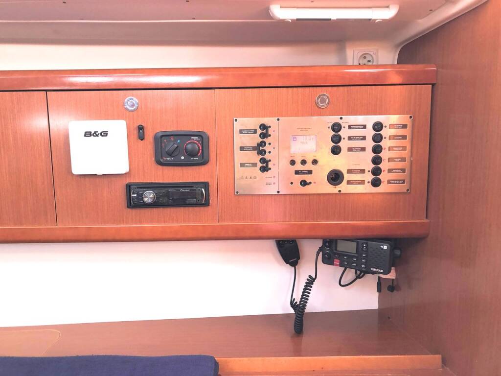 Sailing yacht Oceanis 43 Whisper