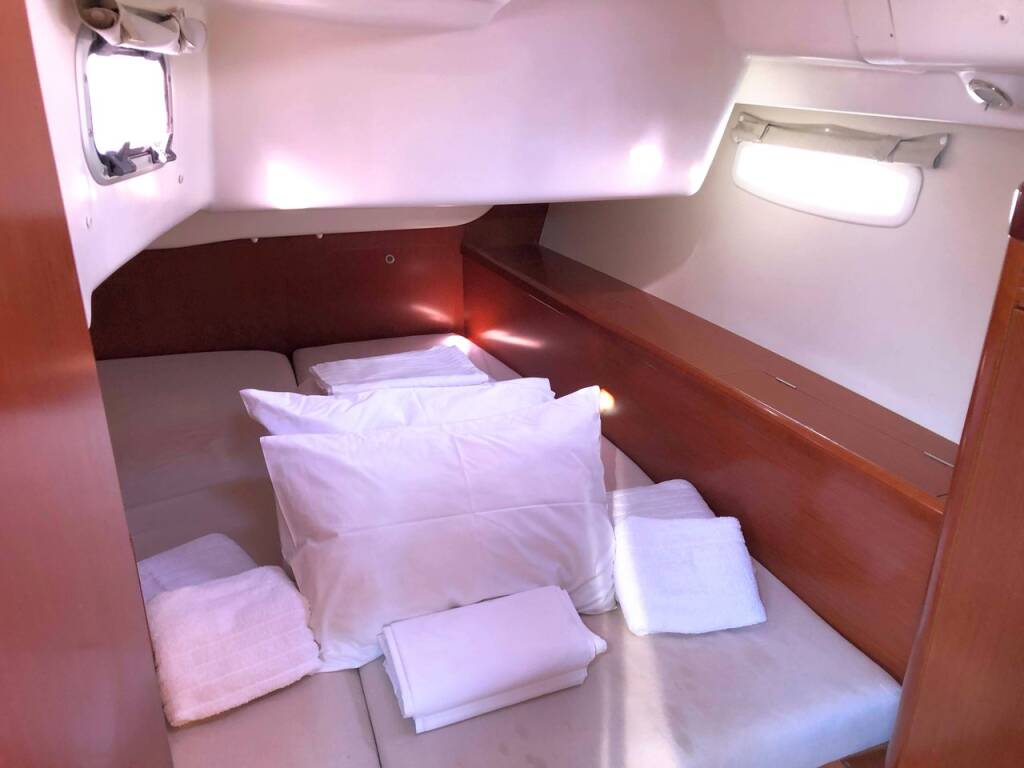 Sailing yacht Oceanis 43 Whisper