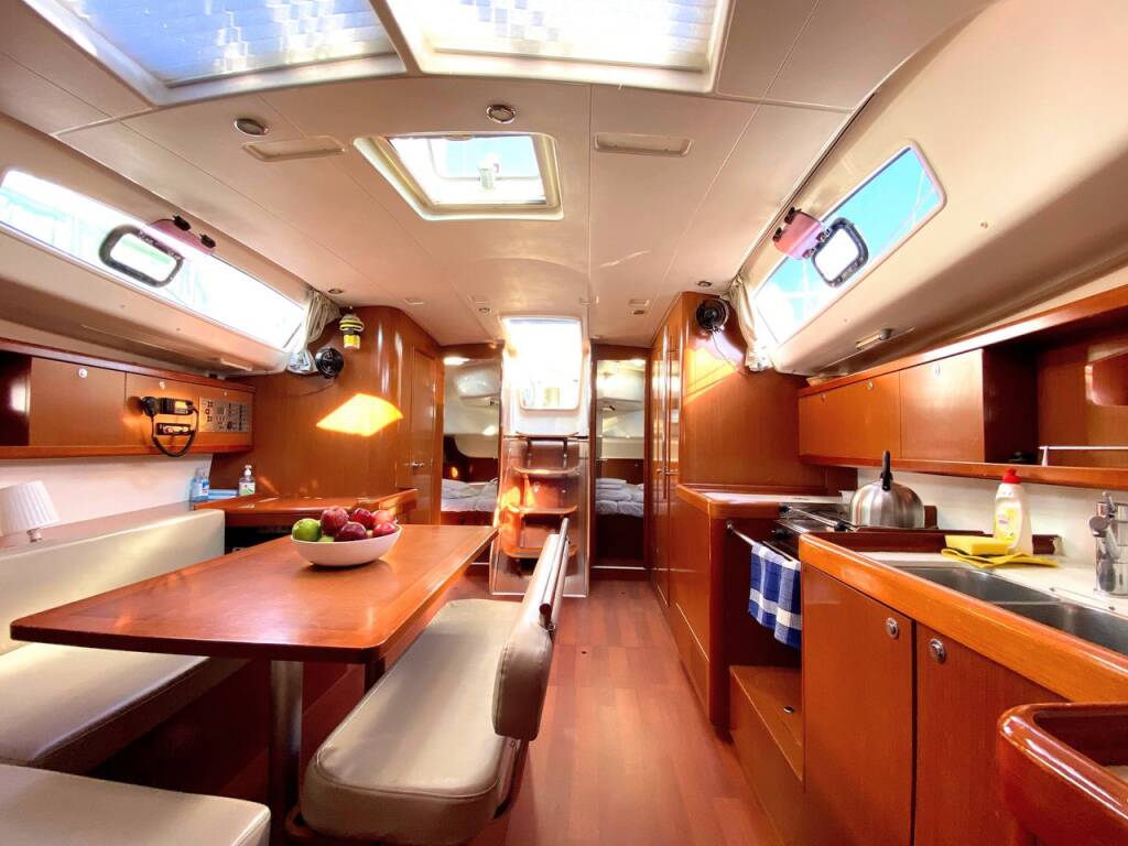 Sailing yacht Oceanis 43 Serenity