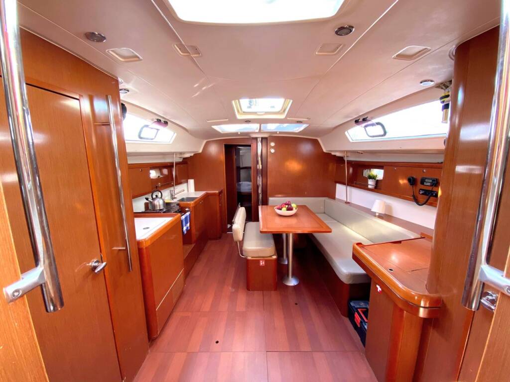 Sailing yacht Oceanis 43 Serenity