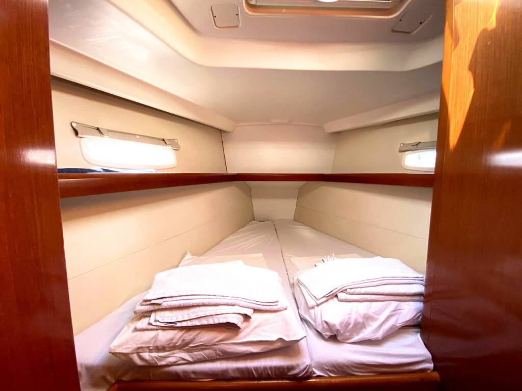 Sailing yacht Oceanis 43 Serenity