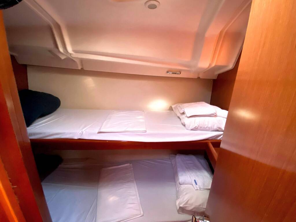 Sailing yacht Oceanis 43 Serenity