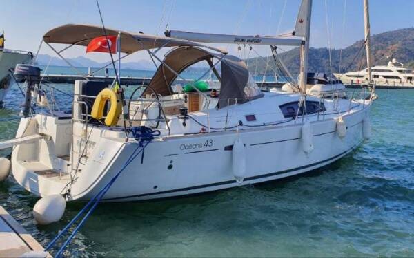 Oceanis 43 Rhapsody Marmaris Adakoy Marina