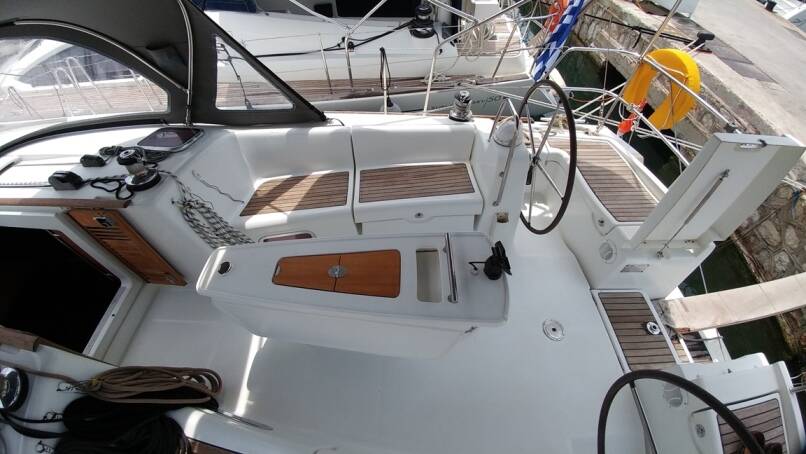 Sailing yacht Oceanis 43 Beluga