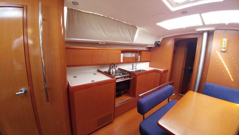 Sailing yacht Oceanis 43 Beluga