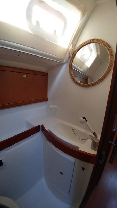 Sailing yacht Oceanis 43 Beluga
