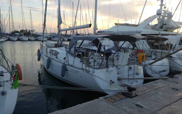 Oceanis 43 Beluga Athens, Kalympaki marina