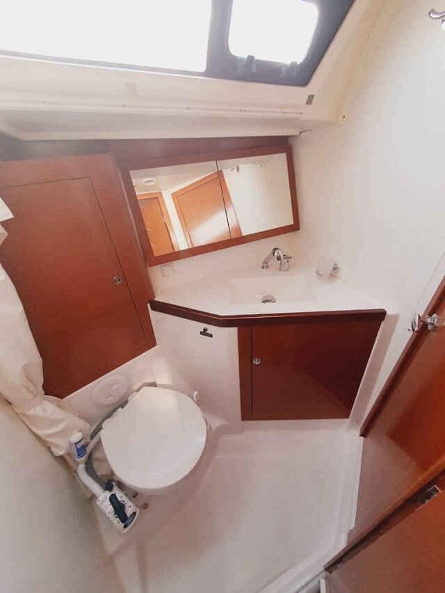 Sailing yacht Oceanis 45 Mediterraneo