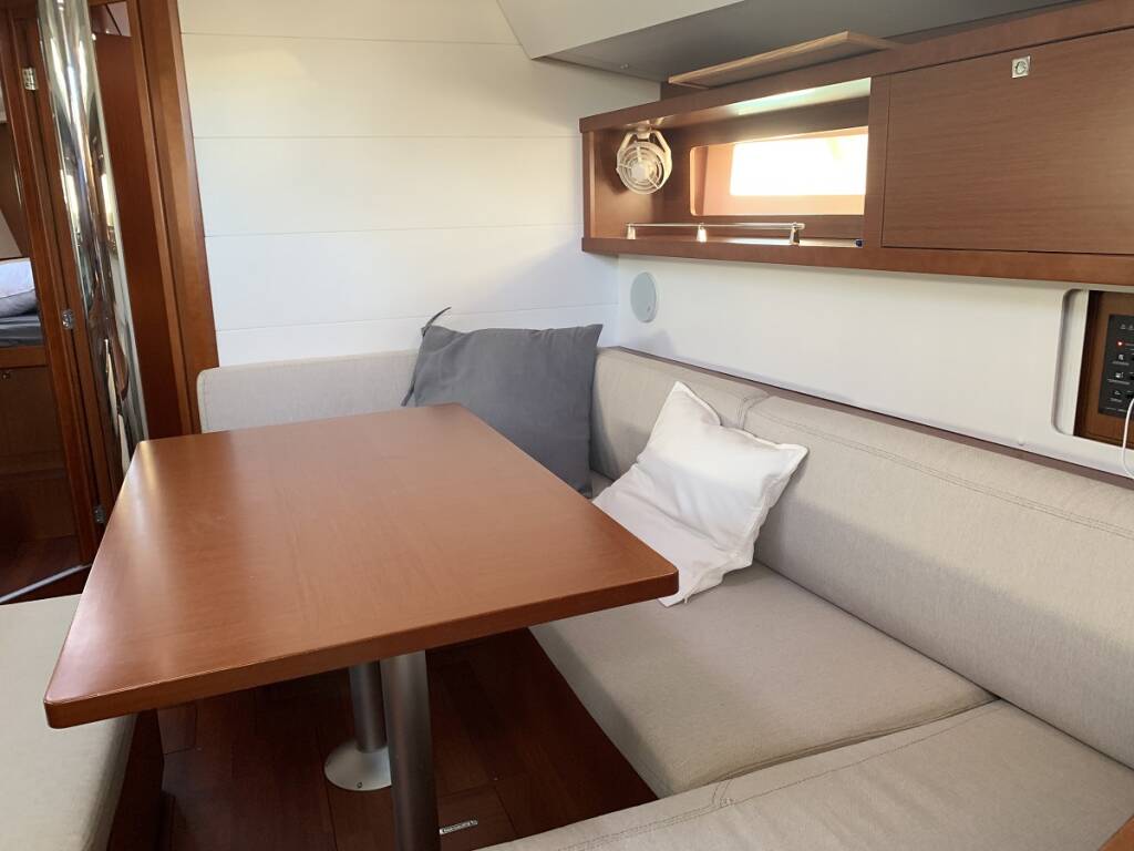 Sailing yacht Oceanis 45 Alfa