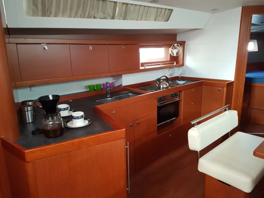 Sailing yacht Oceanis 45 Allegria