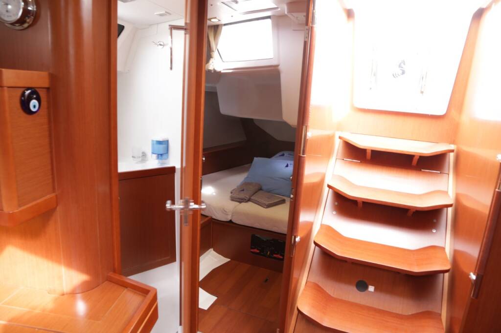 Sailing yacht Oceanis 45 Luna