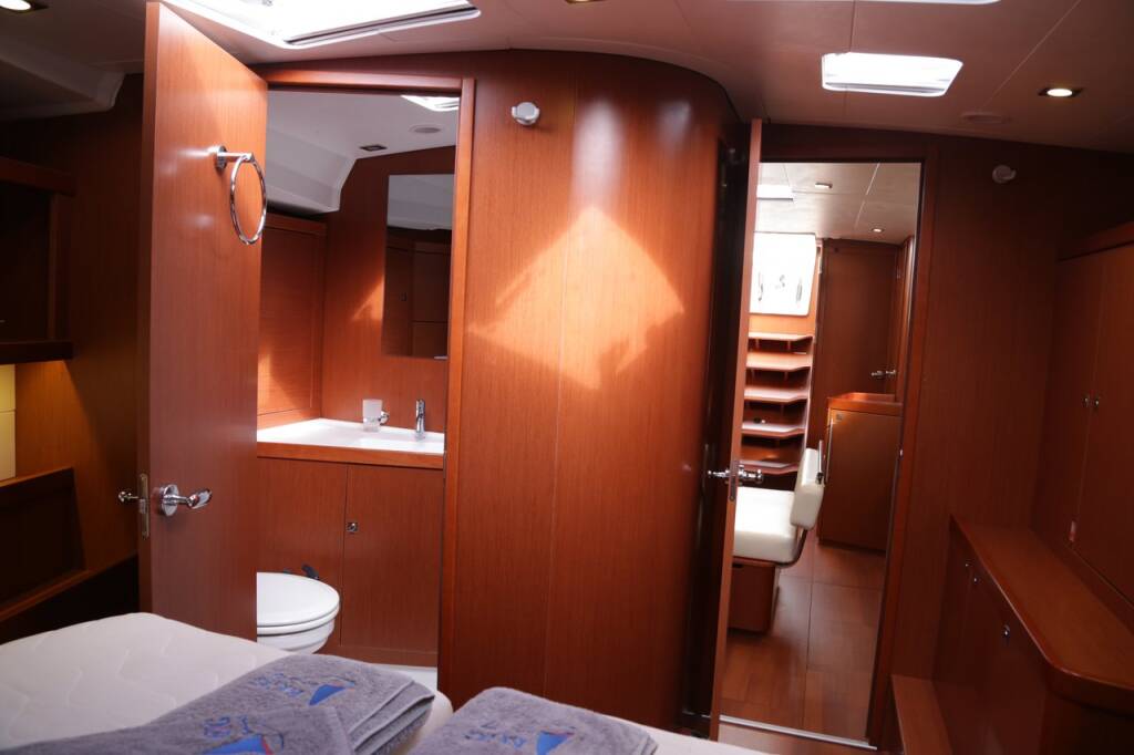Sailing yacht Oceanis 45 Luna