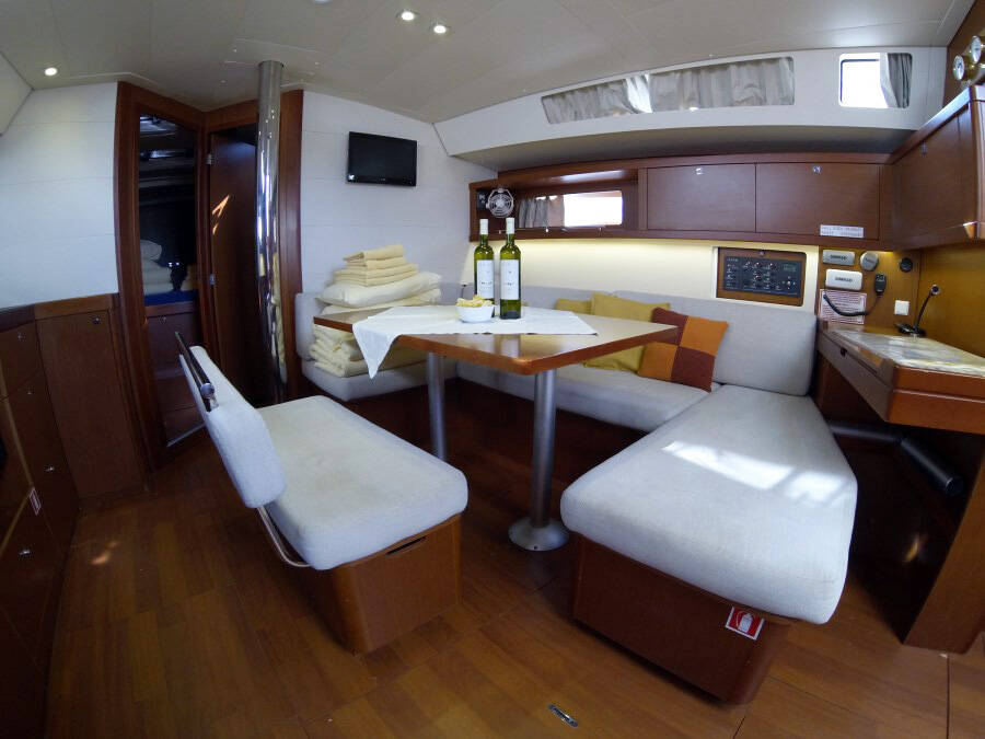 Segelyachten Oceanis 45 Neška II