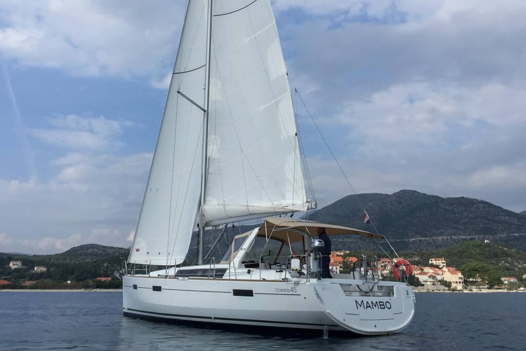 Sailing yacht Oceanis 45 Mambo 1