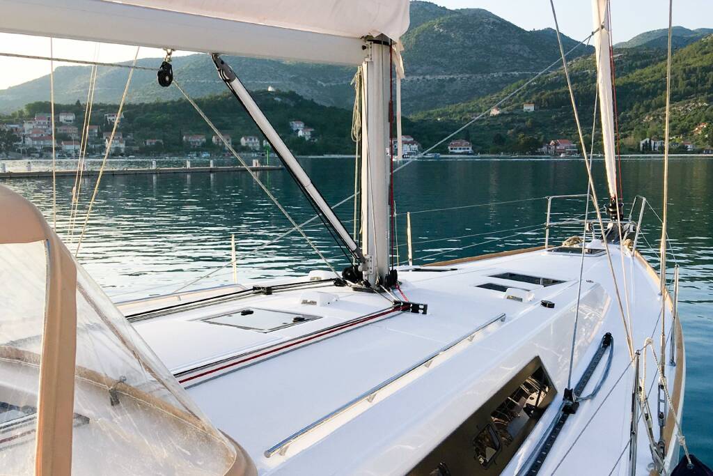 Sailing yacht Oceanis 45 Mambo 1