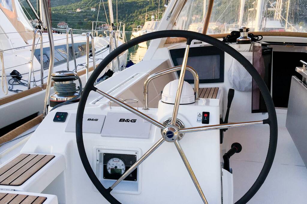 Sailing yacht Oceanis 45 Mambo 1