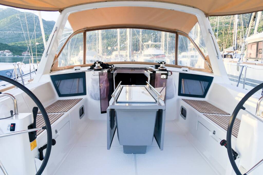Sailing yacht Oceanis 45 Mambo 1