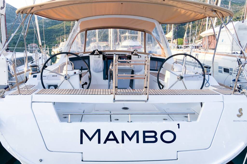 Sailing yacht Oceanis 45 Mambo 1