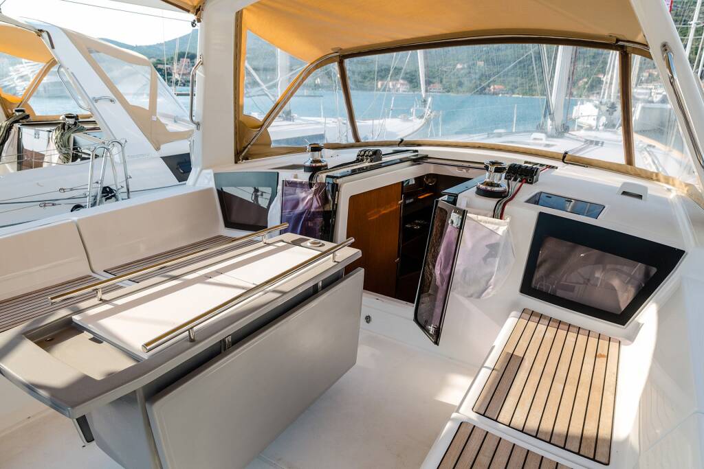 Sailing yacht Oceanis 45 Mambo 1