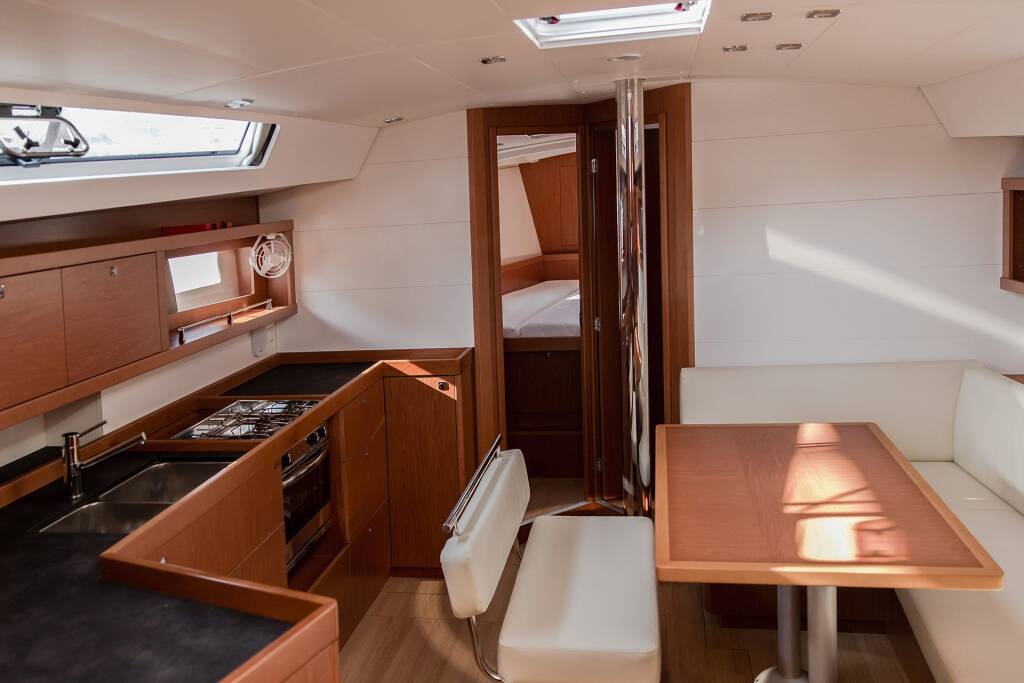 Sailing yacht Oceanis 45 Mambo 1