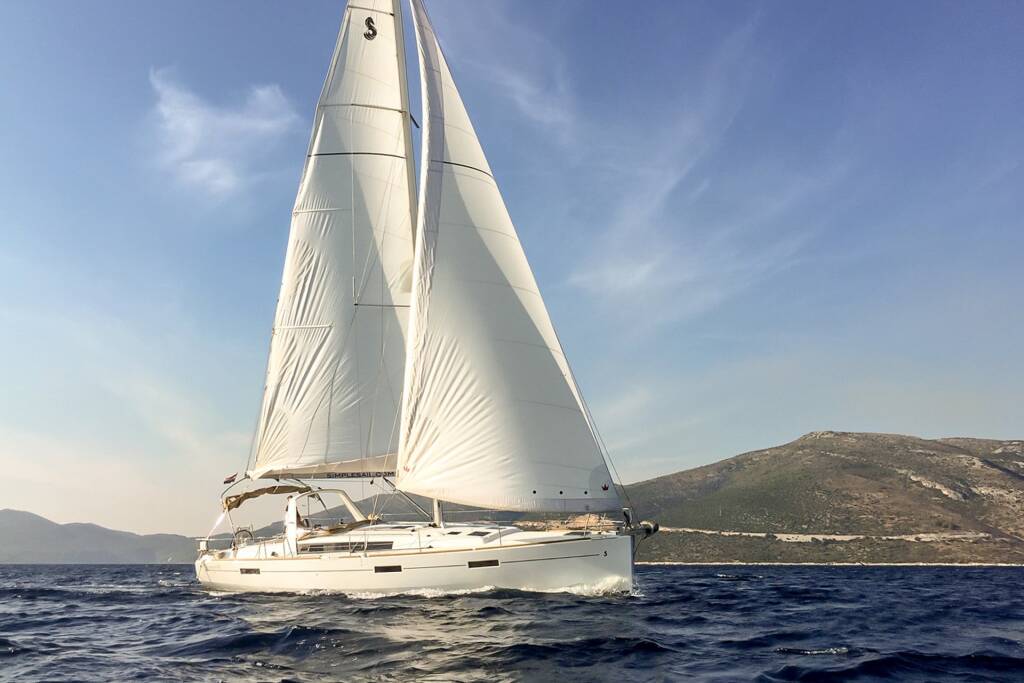 Sailing yacht Oceanis 45 Slide