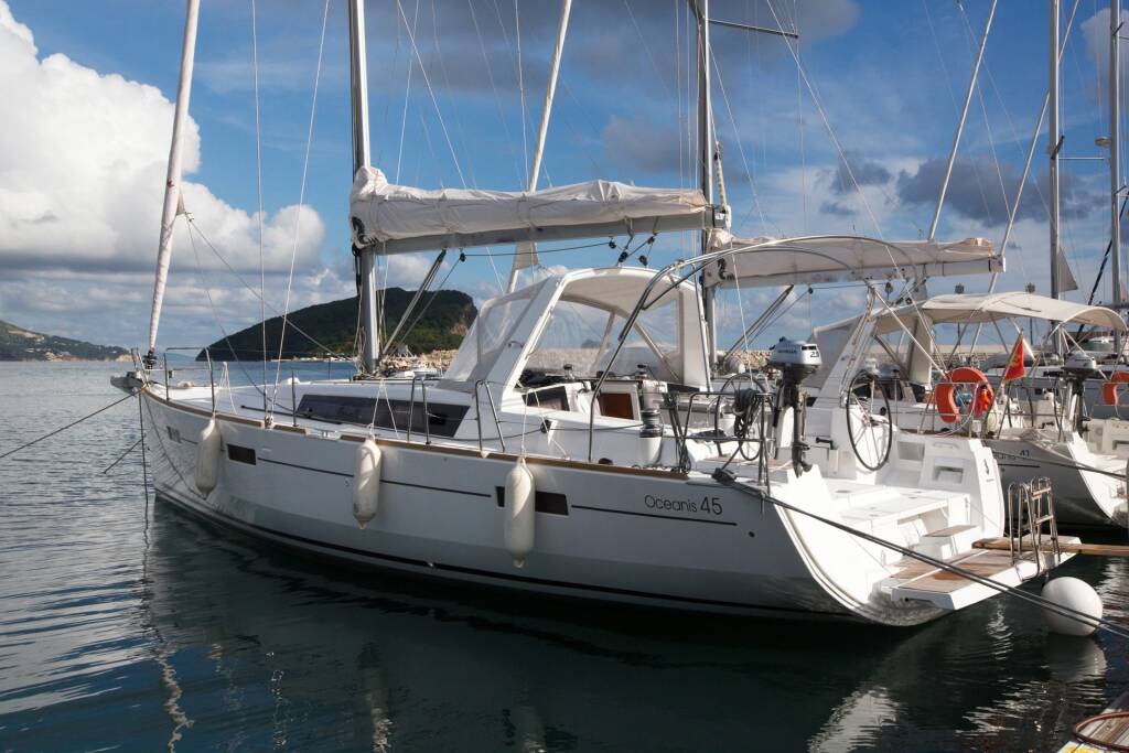 Sailing yacht Oceanis 45 Twist