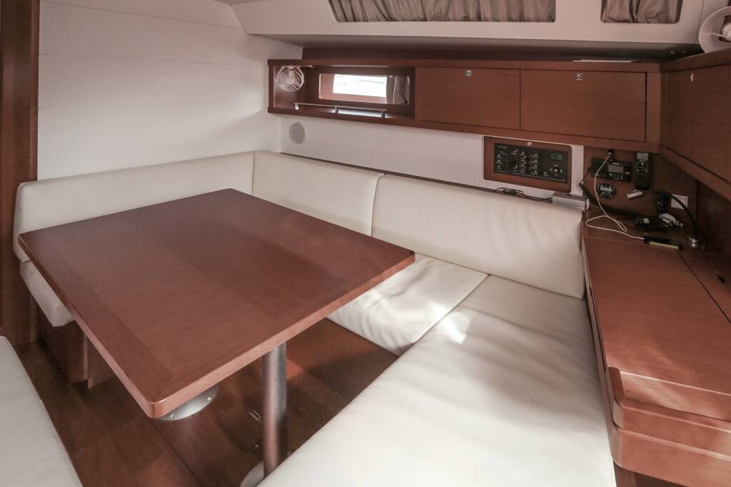 Sailing yacht Oceanis 45 Twist