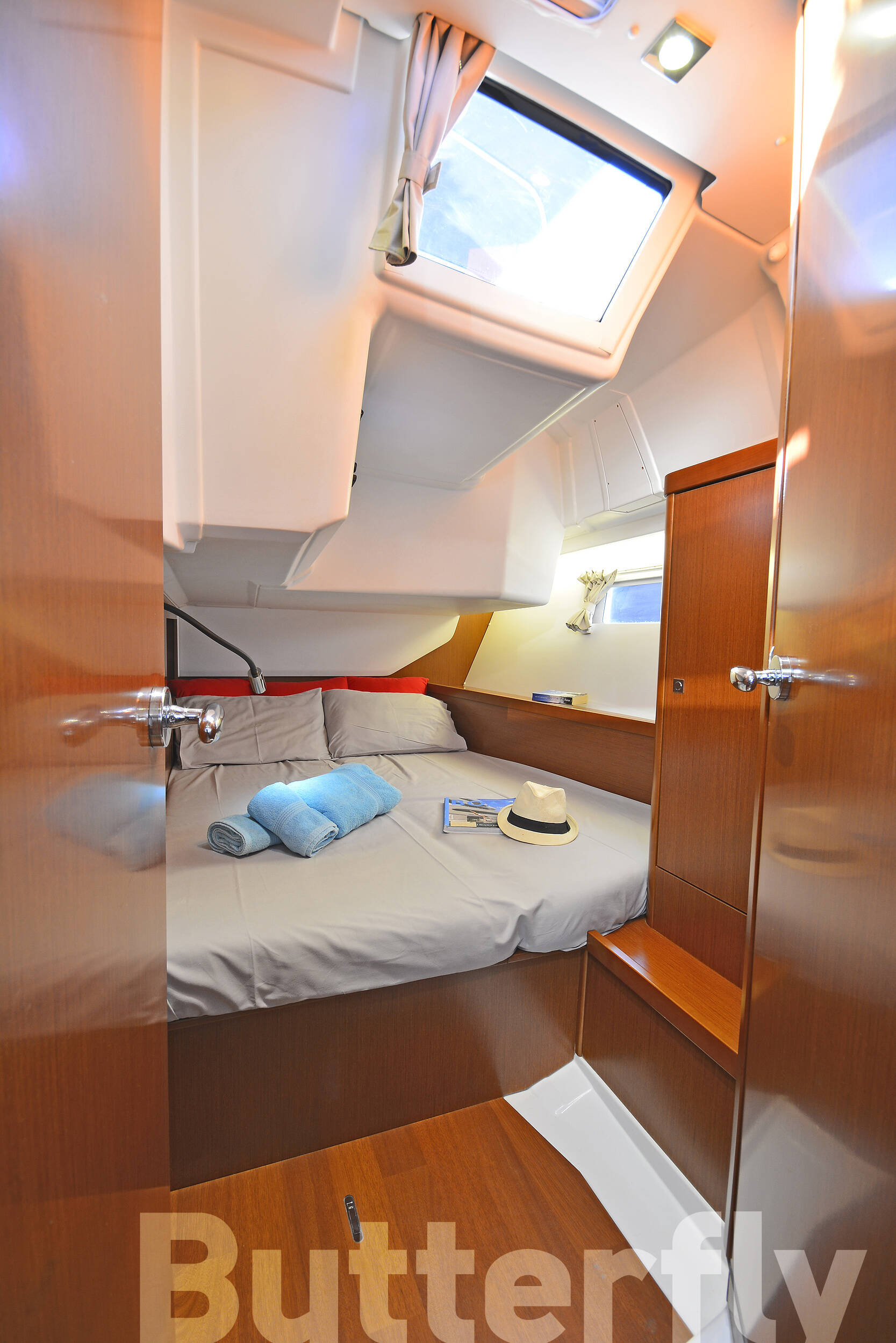 Sailing yacht Oceanis 45 Butterfly