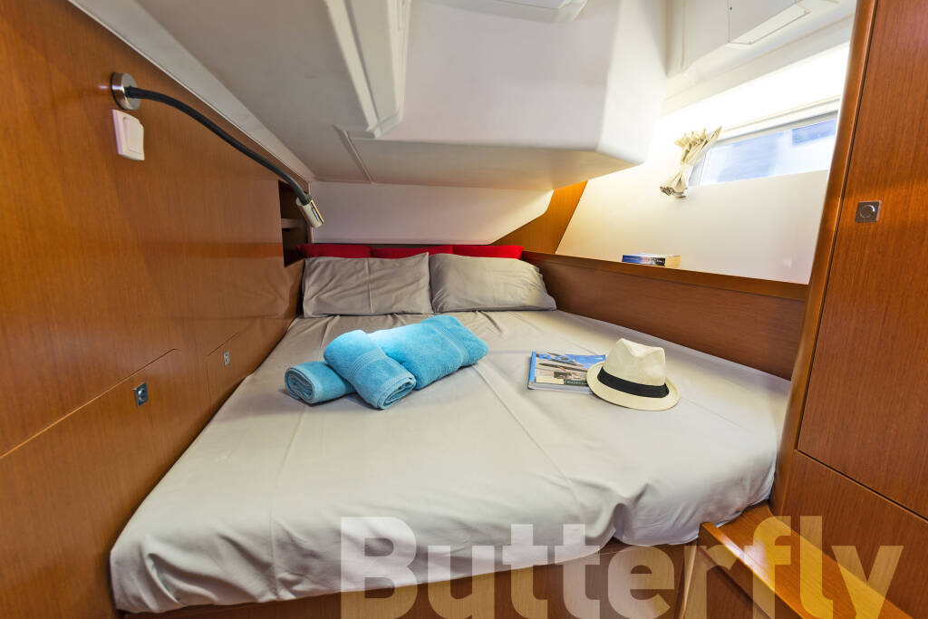 Sailing yacht Oceanis 45 Butterfly