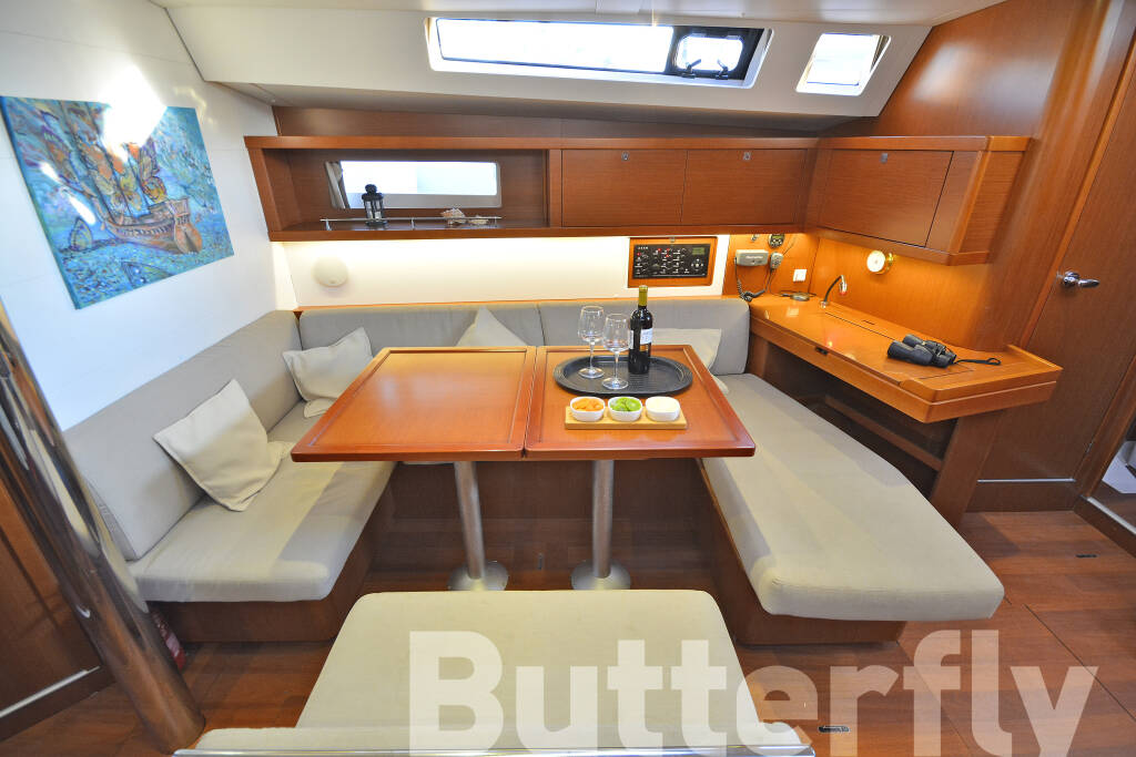 Sailing yacht Oceanis 45 Butterfly