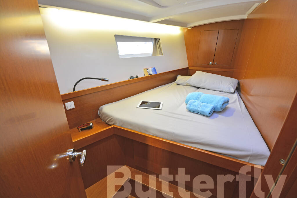 Sailing yacht Oceanis 45 Butterfly