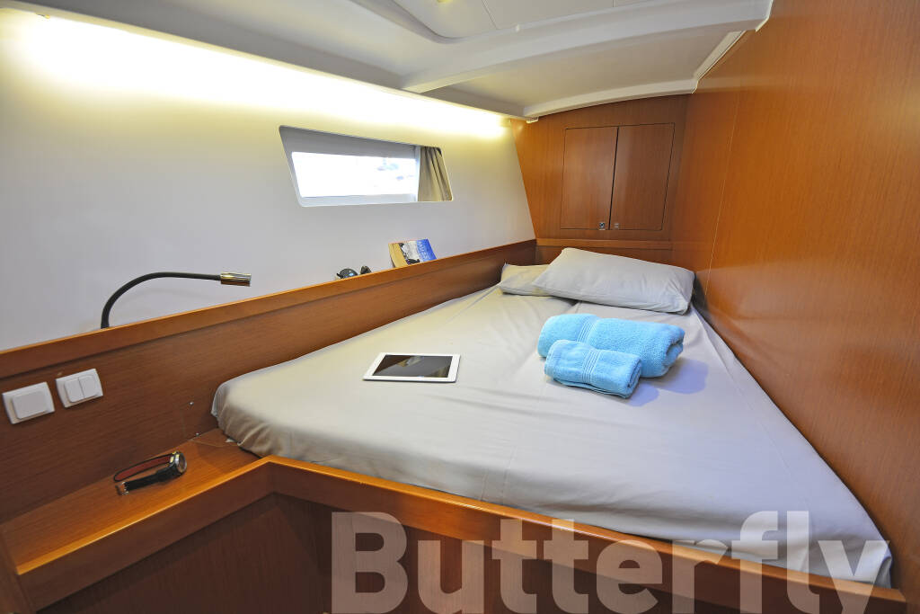 Sailing yacht Oceanis 45 Butterfly
