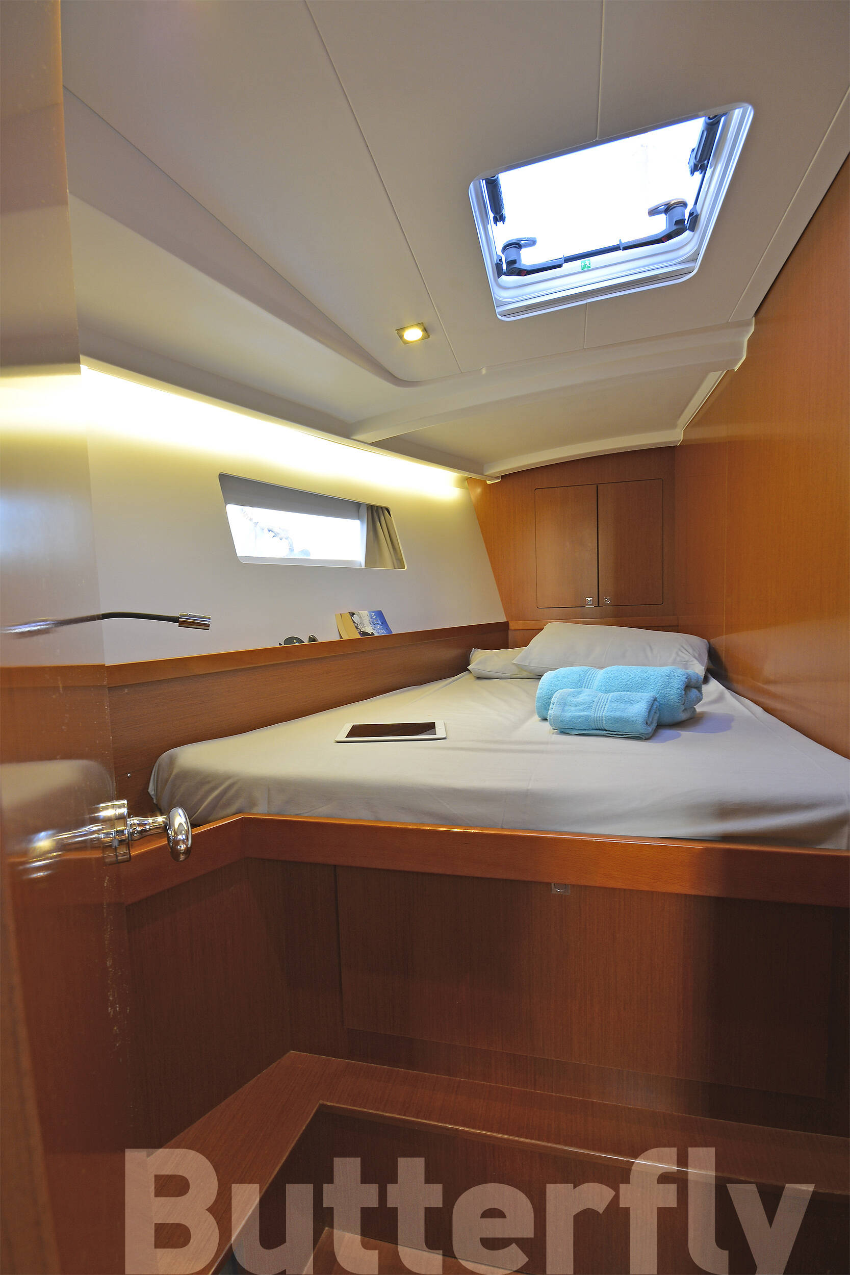 Sailing yacht Oceanis 45 Butterfly